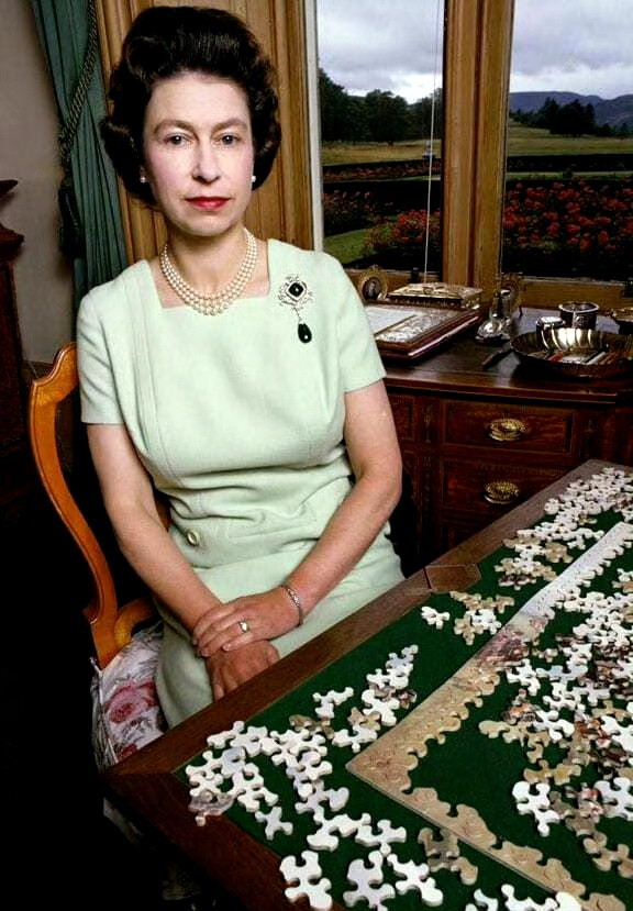 
1967年，伊丽莎白二世女王在苏格兰巴尔莫勒尔堡