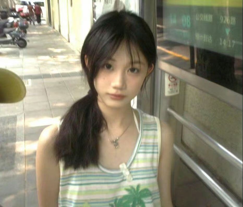 女