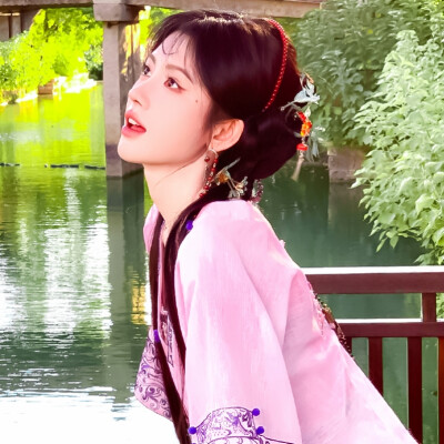 鞠婧祎