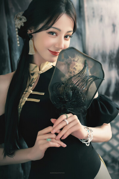 迪丽热巴
cr.@港岛夜游