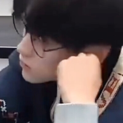 眼镜男回家