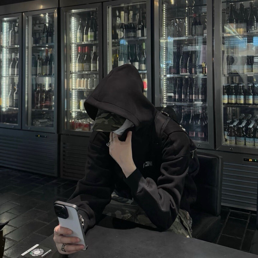 哦