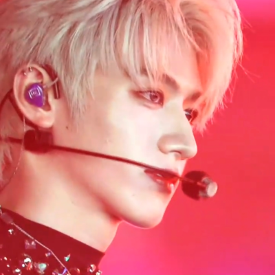 被我缠上是不是感觉呼吸不顺啊？被我缠上是不是感觉有点窒息啊？被我缠上是不是感觉眼晴上翻啊？被我缠上是不是感觉嗓子很疼啊？不用担心，那很正常，因为我拿绳子缠的