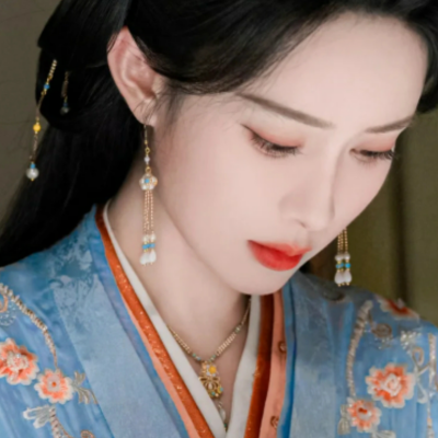 愿将梨花带雨研墨浆