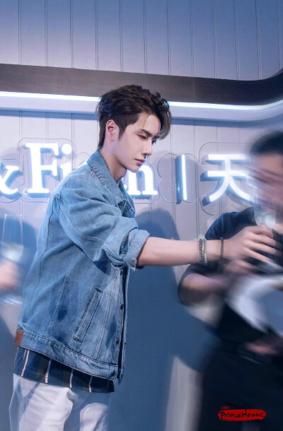 王一博
见水印