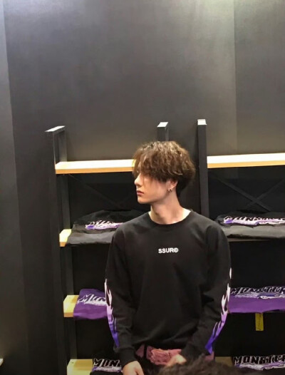 王一博
见水印