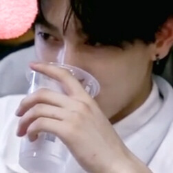 怎么中暑还这么帅，我调色调累了就这样吧