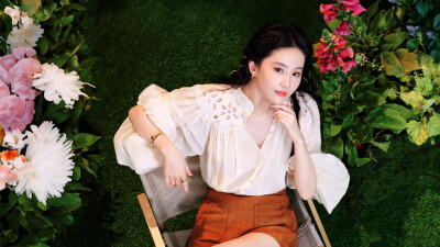 刘亦菲美团外卖生活方式代言人
刘亦菲美团外卖直播活动造型2025.5.19