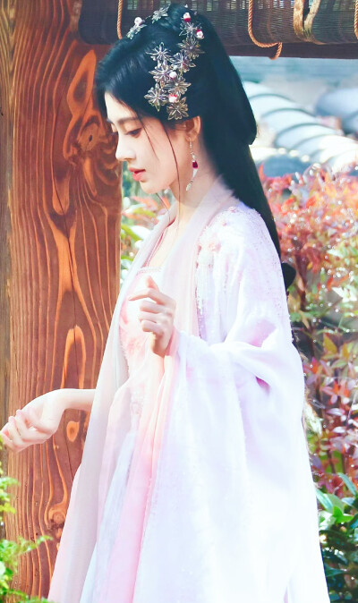 鞠婧祎