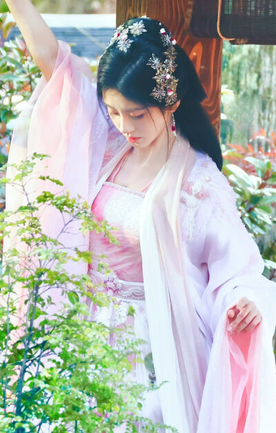 鞠婧祎