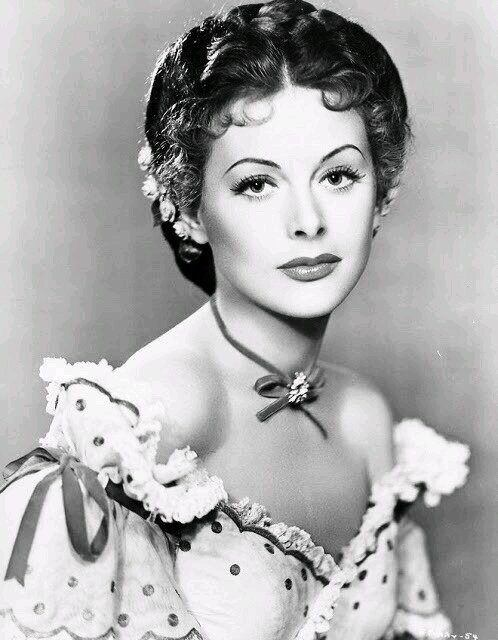 1944年海蒂拉玛HedyLamarr为电影《危险试验》拍摄剧照 ​​​