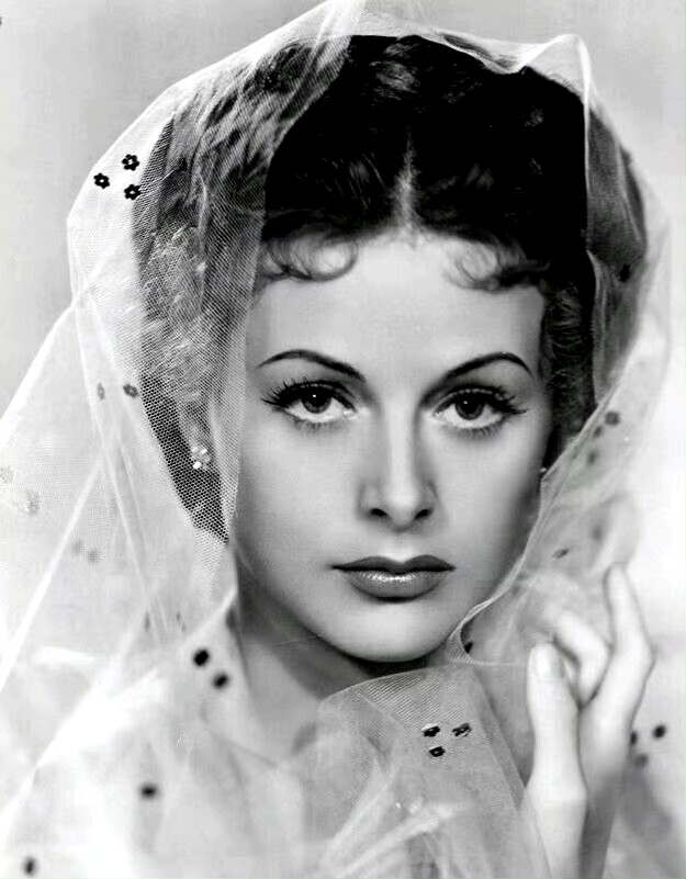 1944年海蒂拉玛HedyLamarr为电影《危险试验》拍摄剧照 ​​​