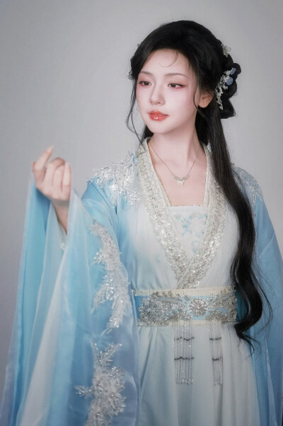 权明赫传 沈毓灵
