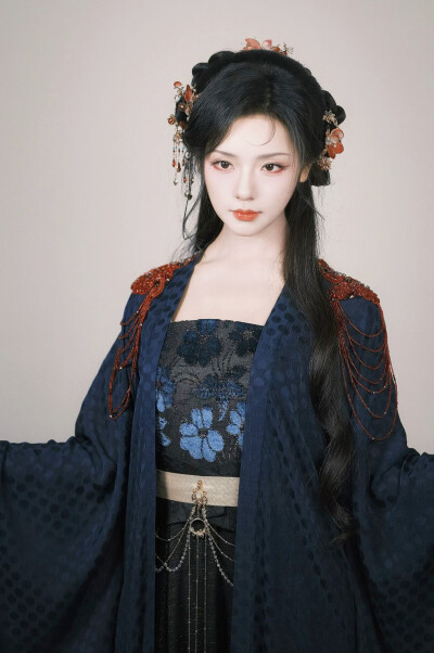 权明赫传 沈毓灵