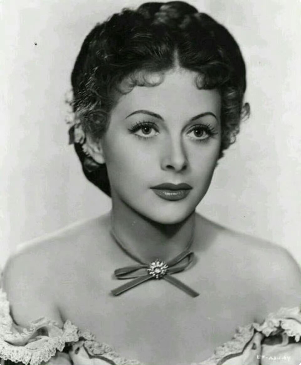 1944年海蒂拉玛HedyLamarr为电影《危险试验》拍摄剧照 ​​​