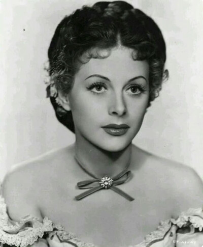 1944年海蒂拉玛HedyLamarr为电影《危险试验》拍摄剧照 ​​​