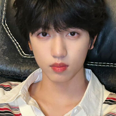 湿漉漉的小狗眼睛