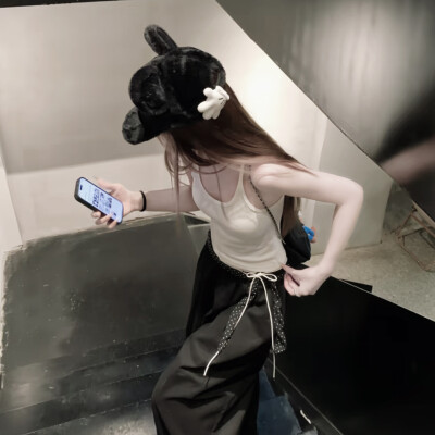 不与梨花同梦