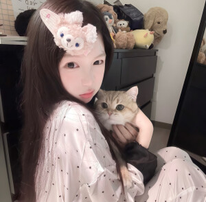 凌晨的海 难言的爱.
侵权删