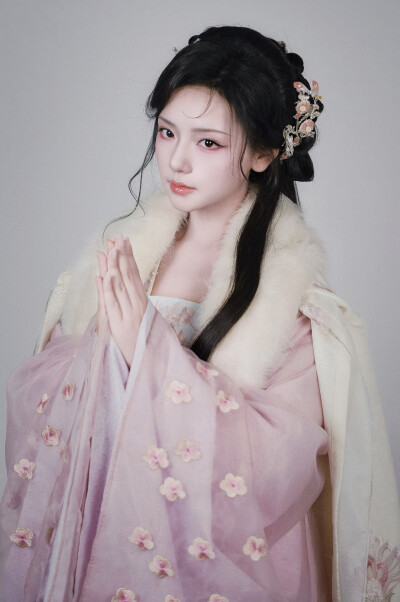 权明赫传 沈毓灵