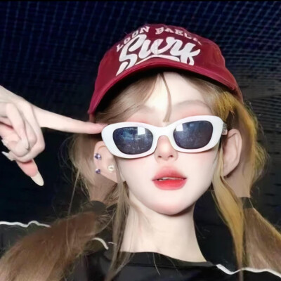 女