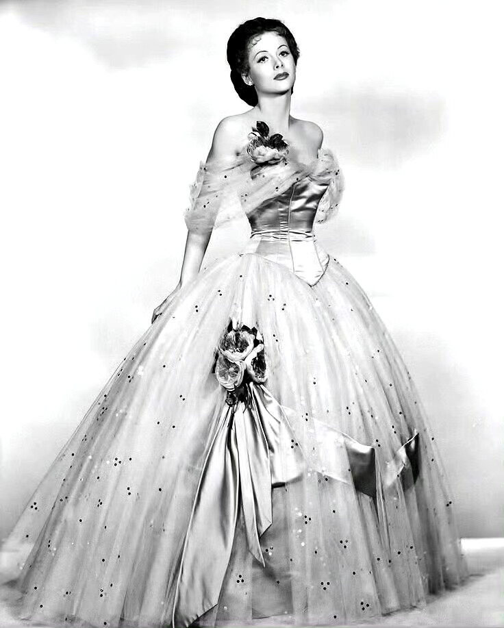 1944年海蒂拉玛HedyLamarr为电影《危险试验》拍摄剧照 ​​​