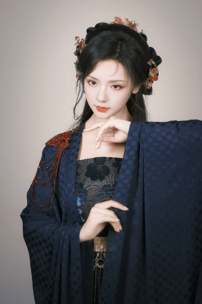 权明赫传 沈毓灵