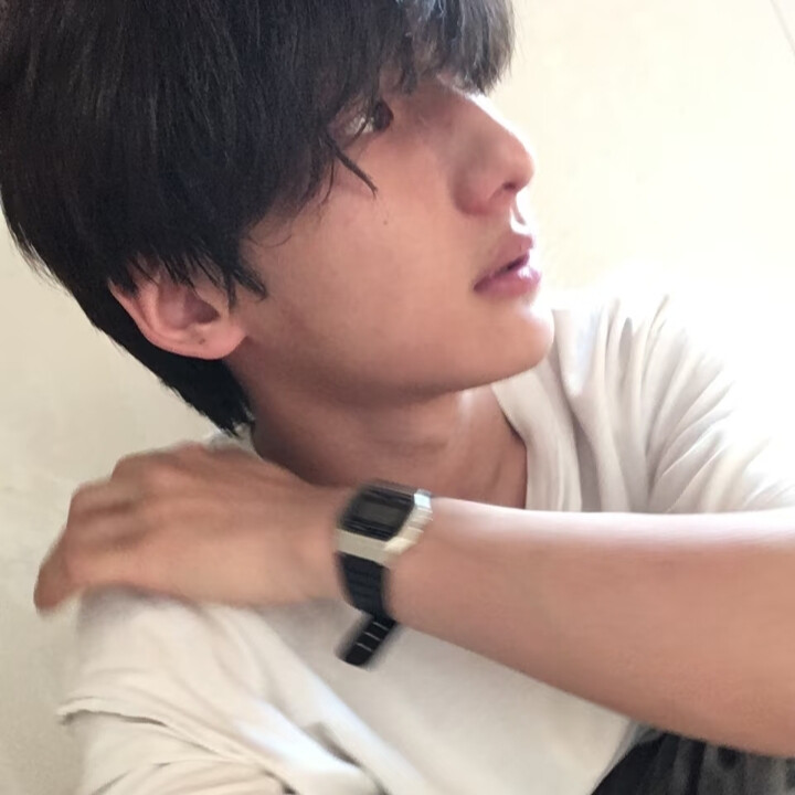 有人说等待一个人是最痛苦的 而有人说忘记一个人才是最痛苦的 可实际上 最大的痛苦莫过于是你不知道该等待还是选择遗忘