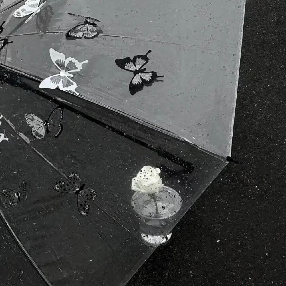 女头+背景图，雨伞头像