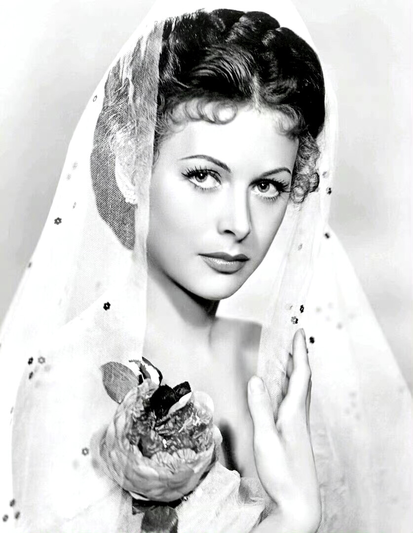 1944年海蒂拉玛HedyLamarr为电影《危险试验》拍摄剧照 ​​​