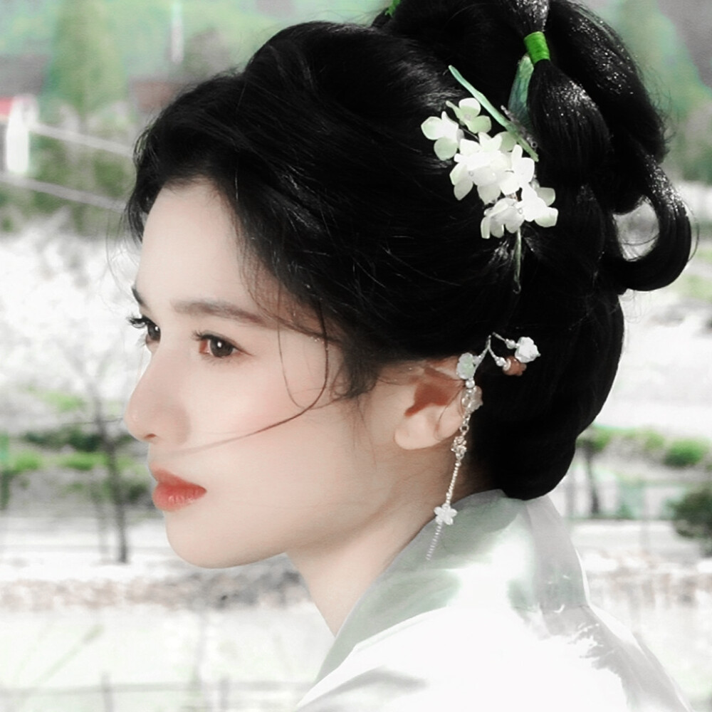 
“ 青衫烟雨客 似是故人来 ”
原图早就偏航了。