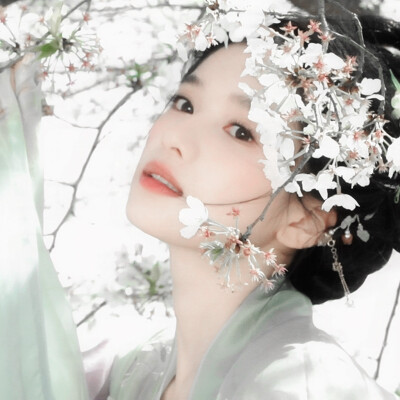 
“ 青衫烟雨客 似是故人来 ”
原图早就偏航了。