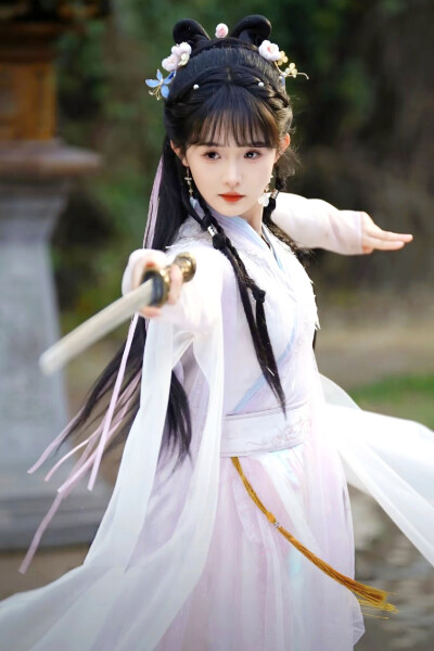废材师妹是天道亲闺女 凤溪