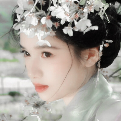 
“ 青衫烟雨客 似是故人来 ”
原图早就偏航了。