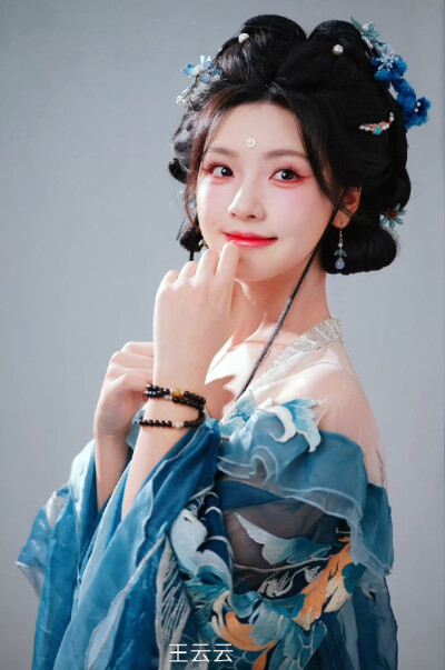 王云云