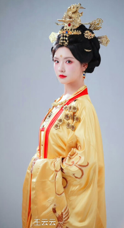 王云云