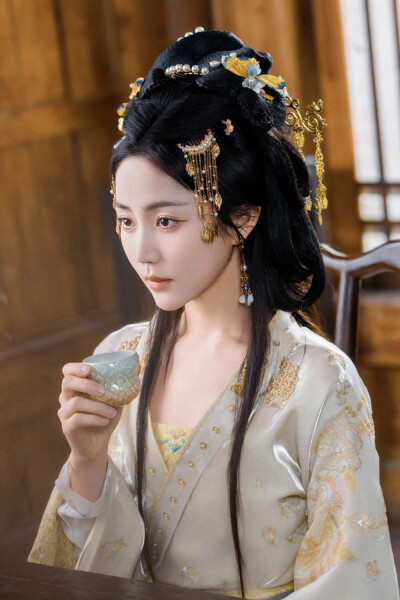 为婢 景明月