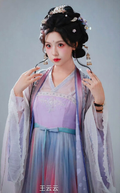王云云
