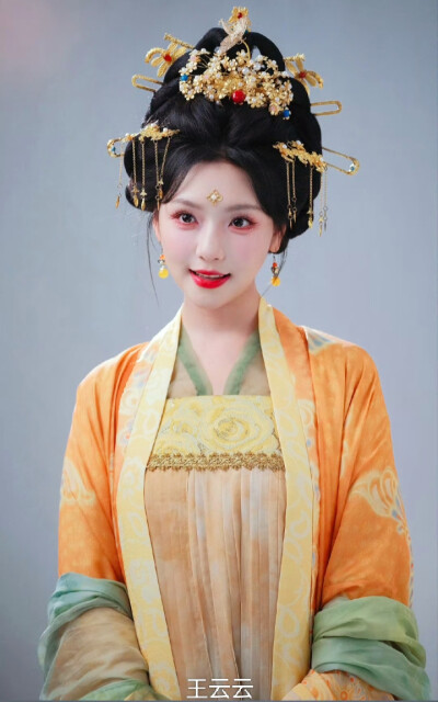 王云云