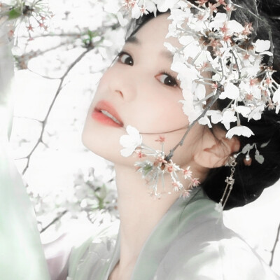 
“ 青衫烟雨客 似是故人来 ”
原图早就偏航了。