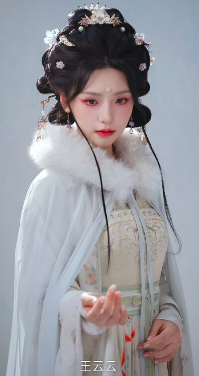 王云云
