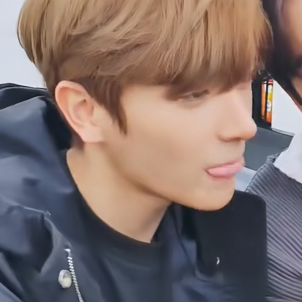 你是人造卫星么，为什么总是无谓地打转？