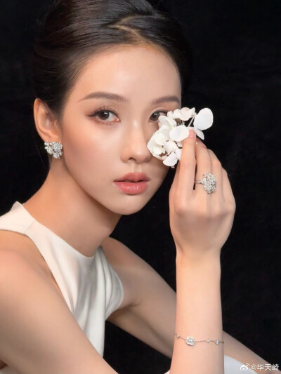 陈都灵