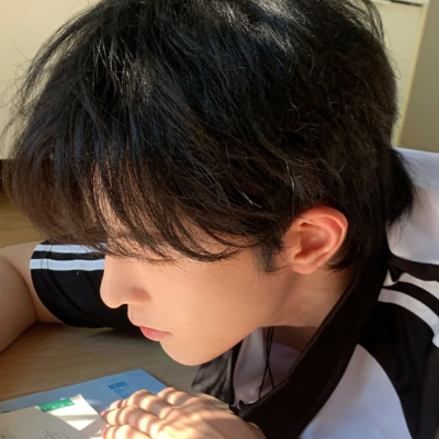 醒醒上体育课了