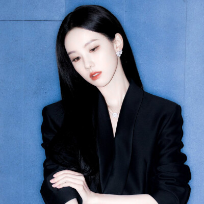 陈都灵.