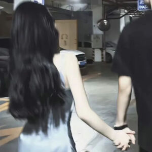 我不能谈恋爱 因为我只有一点点钱 我想自己用