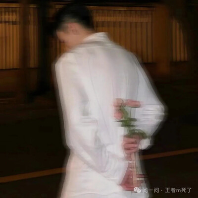 我不能谈恋爱 因为我只有一点点钱 我想自己用