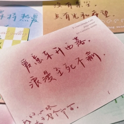 羽衣常带烟霞色 不惹人间桃李花