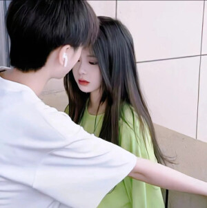 喜欢简单的事、快乐的人、明媚的夏天和阳光的你