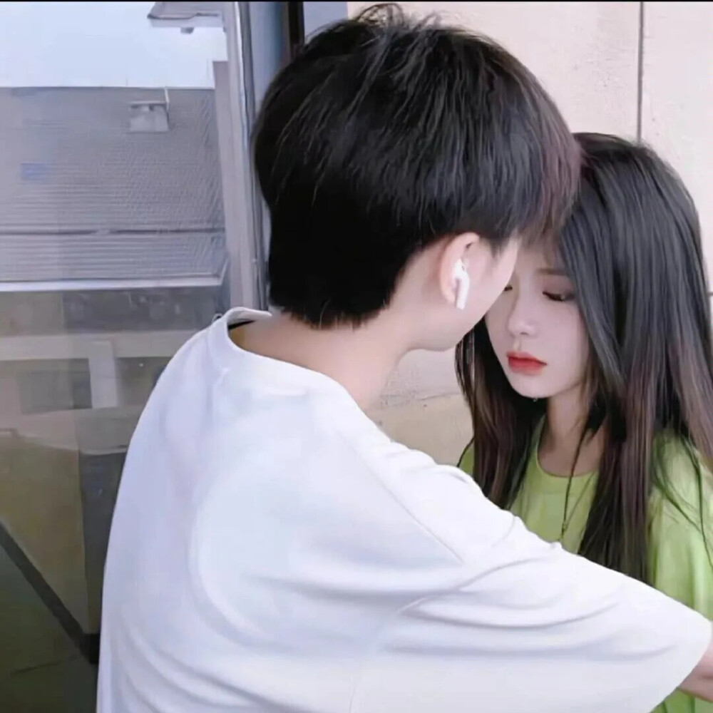 喜欢简单的事、快乐的人、明媚的夏天和阳光的你